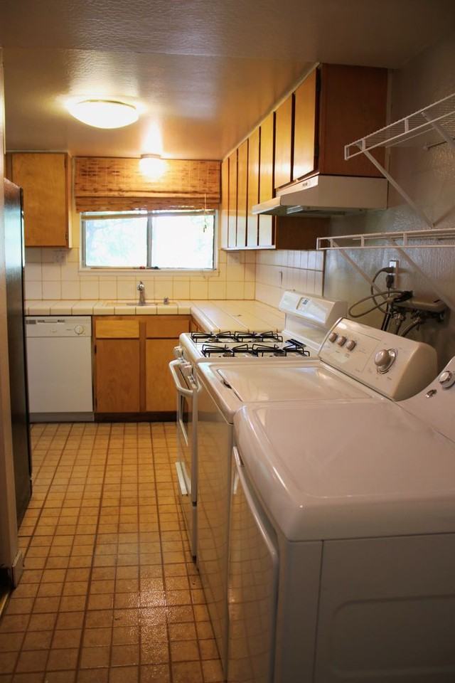 1944 Heaton Cir - Photo 3 of 8