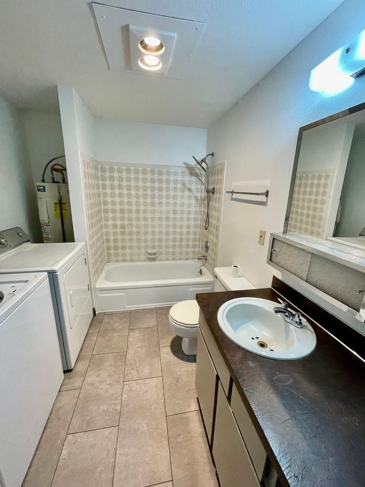 23 Southeast 10th Street #5 - Photo 5 of 7