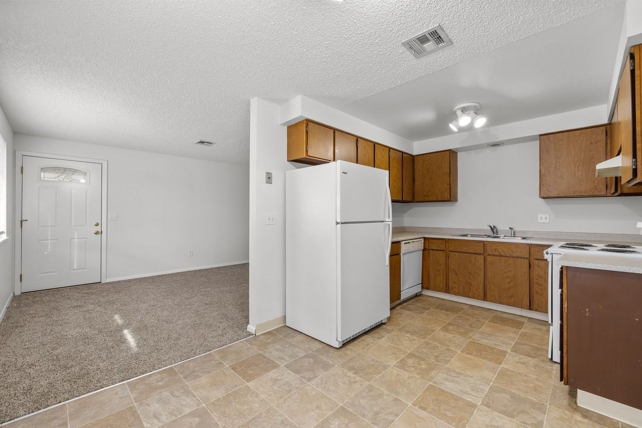 2056 Division Ave - Photo 2 of 22