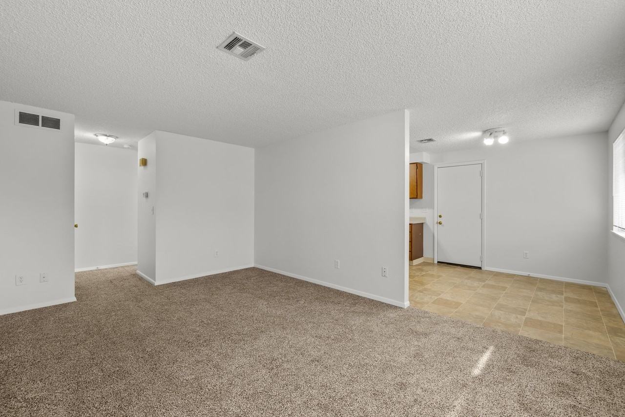 2056 Division Ave - Photo 3 of 22