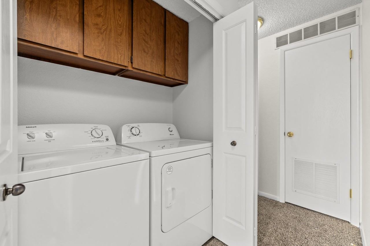 2056 Division Ave - Photo 4 of 22