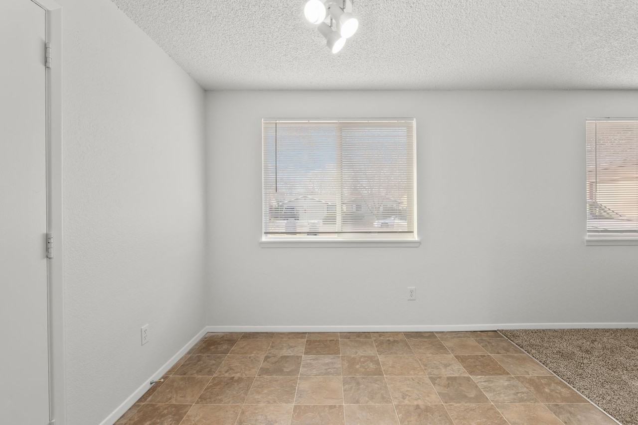 2056 Division Ave - Photo 7 of 22