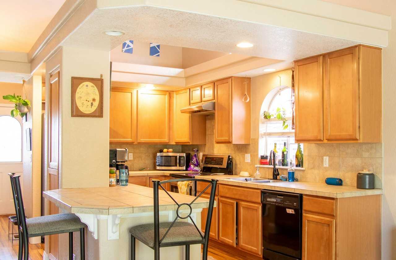 4816 Ireland Court - Photo 4 of 17