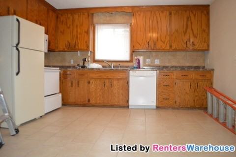 9355 Syndicate Ave - Photo 2 of 10