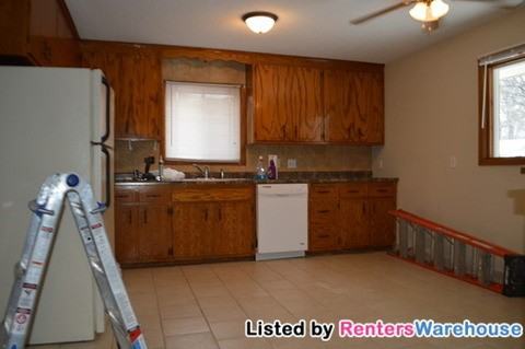 9355 Syndicate Ave - Photo 3 of 10