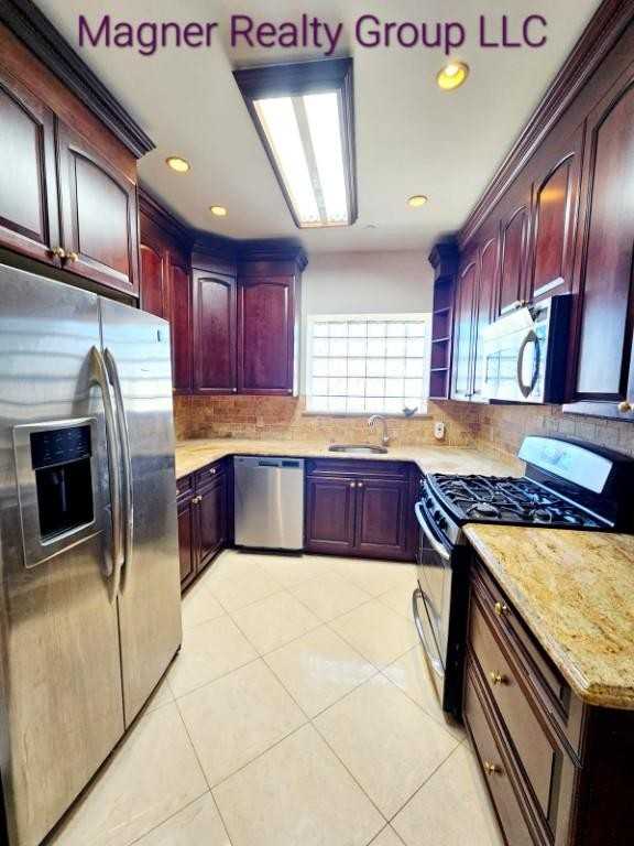 1548 W 3rd St - Photo 3 of 10