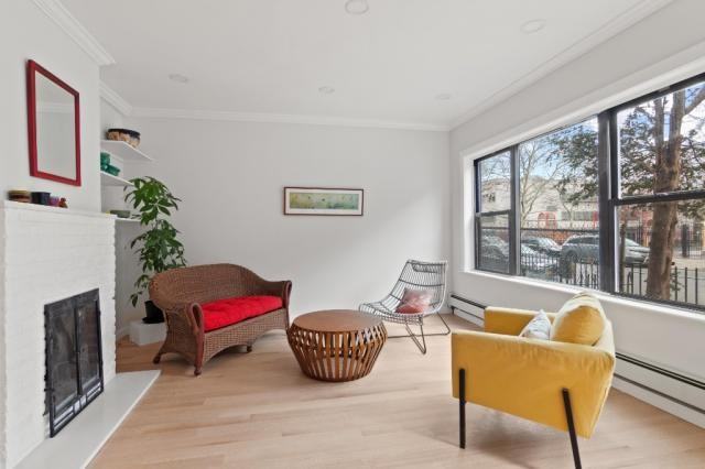 136 Adelphi Street - Photo 4 of 10