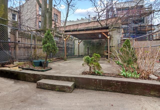 136 Adelphi Street - Photo 6 of 10