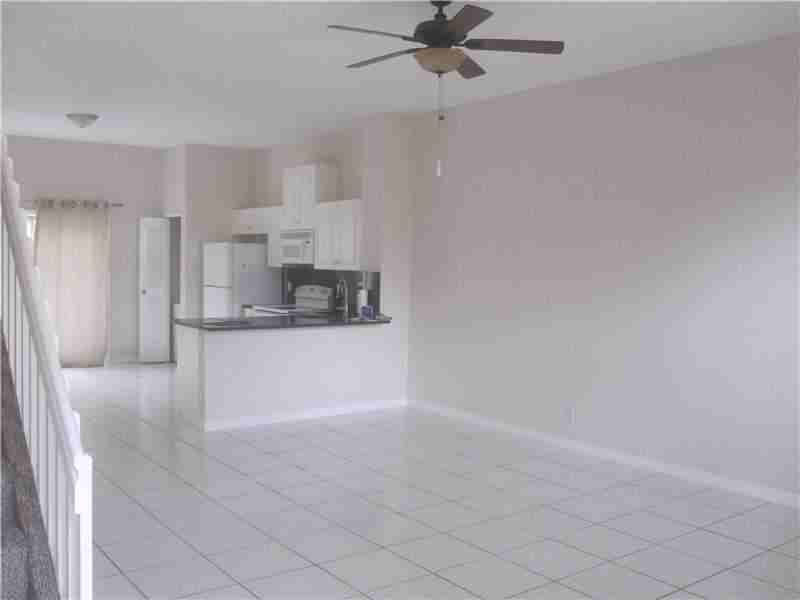 2353 Northeast 14th Street - Photo 3 of 12