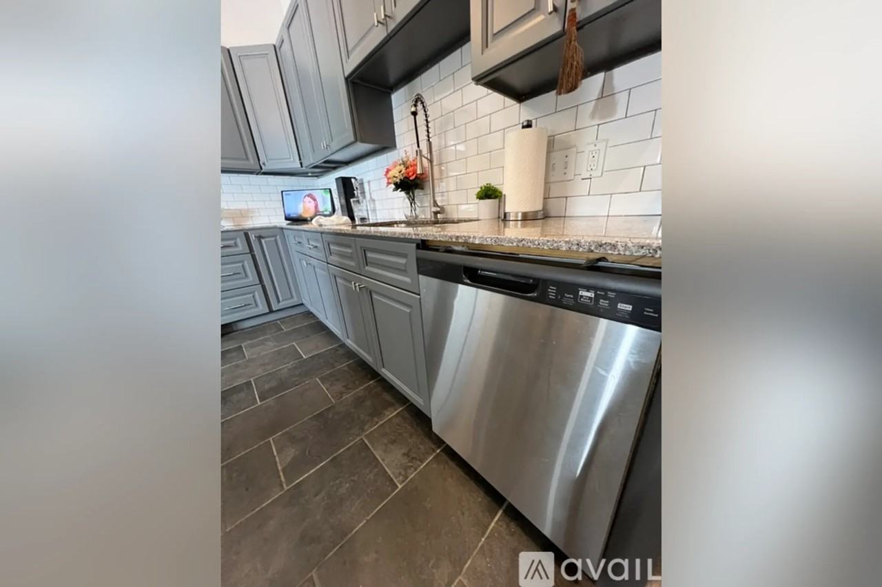 443 Burton Ave Unit 4 - Photo 3 of 44