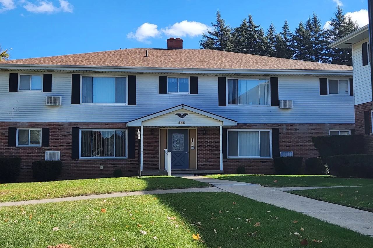 455 Colonial Dr - Photo 3 of 19