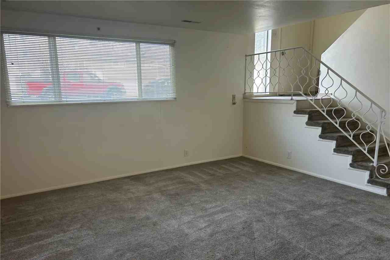 941 N 60 E - Photo 2 of 19