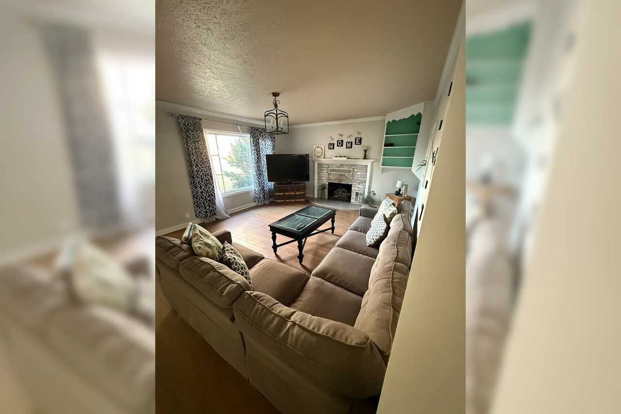 405 2nd St - Photo 3 of 8