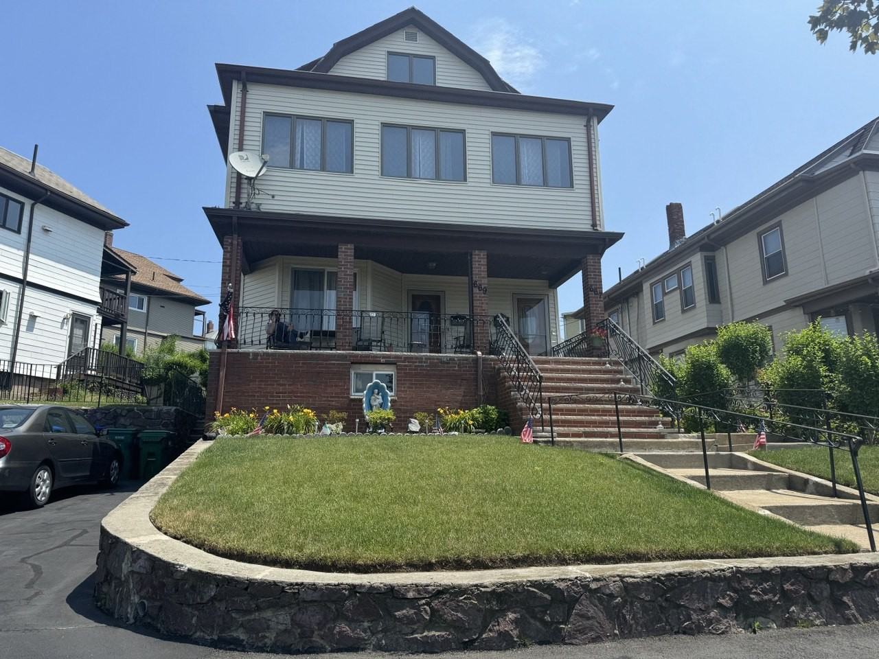 667 Fellsway - Photo 2 of 18