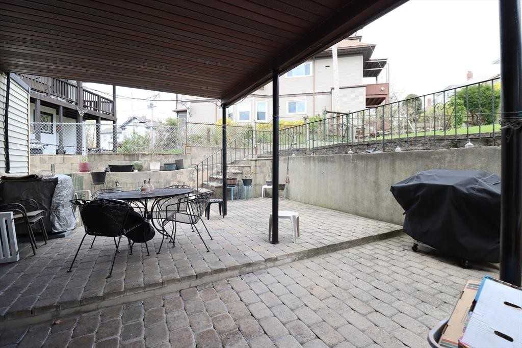 667 Fellsway - Photo 4 of 18