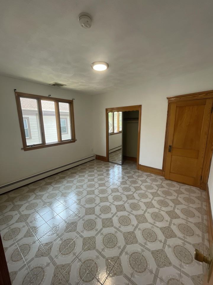 667 Fellsway - Photo 5 of 18