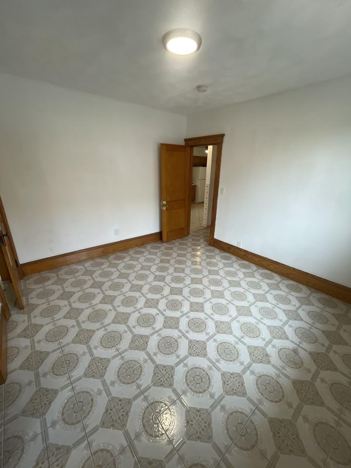 667 Fellsway - Photo 7 of 18