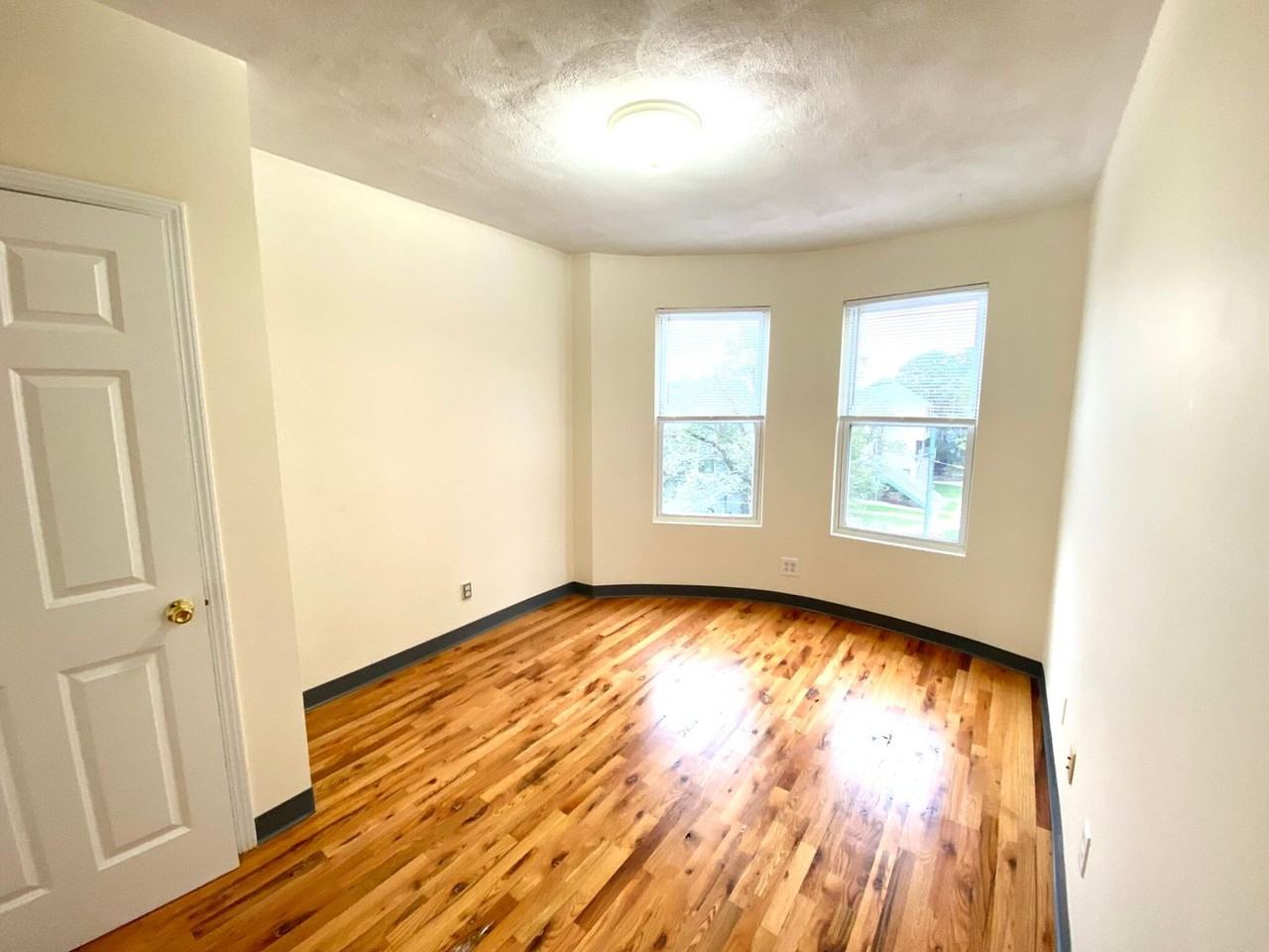 840 Huntington Ave - Photo 4 of 8