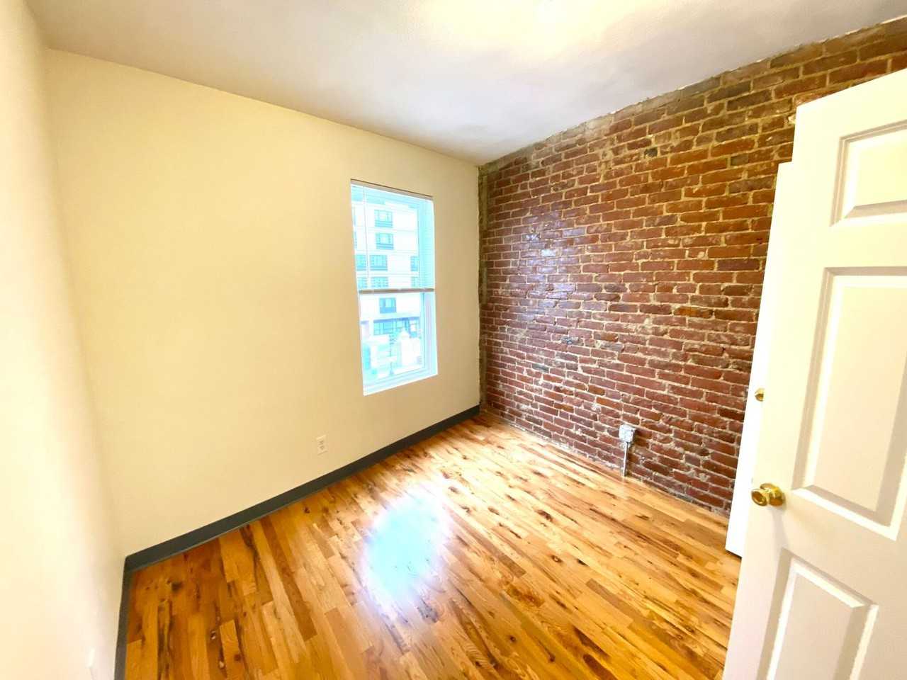 840 Huntington Ave - Photo 5 of 8