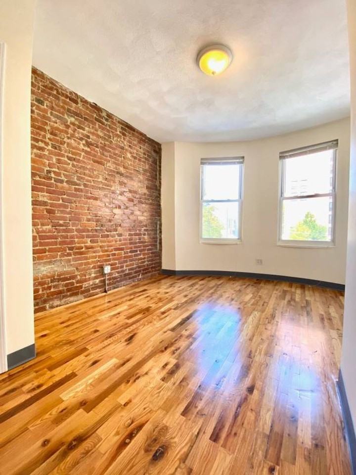 840 Huntington Ave - Photo 6 of 8