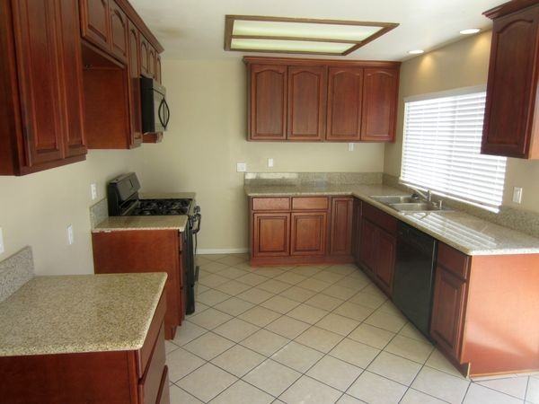 5180 Draper St - Photo 2 of 9