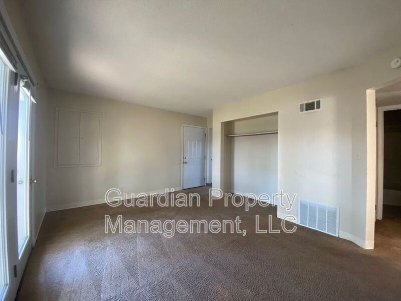 W 8th St - Photo 4 of 13