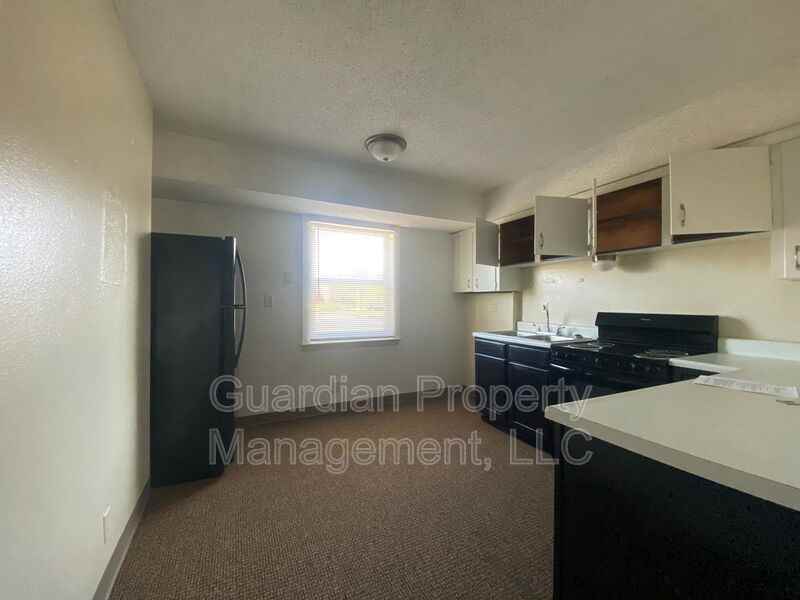 W 8th St - Photo 5 of 13