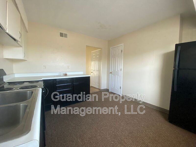 W 8th St - Photo 6 of 13