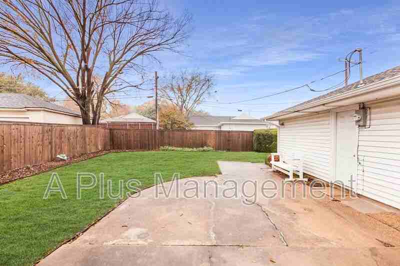 9671 Lynbrook Dr - Photo 3 of 39