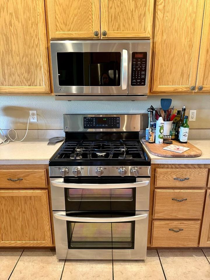 725 Hanks St - Photo 3 of 25