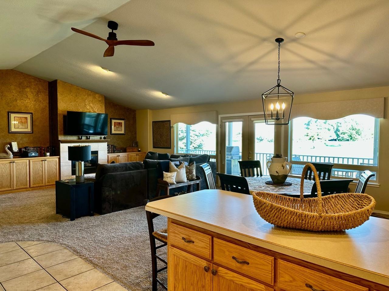 725 Hanks St - Photo 7 of 25