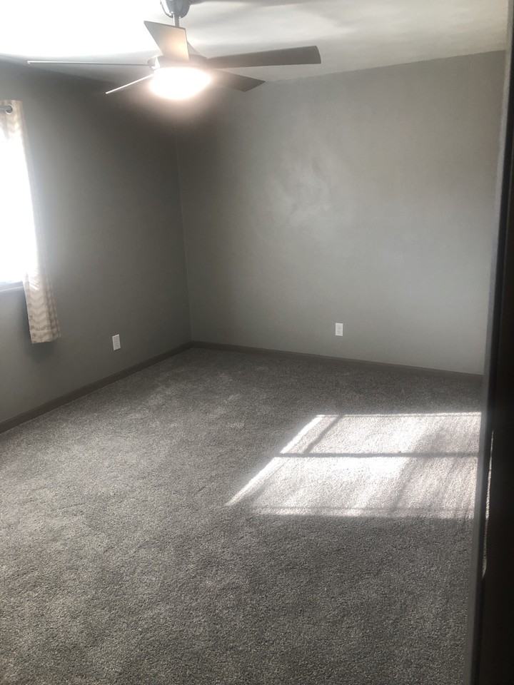 205 East Dunklin Street - Photo 6 of 8