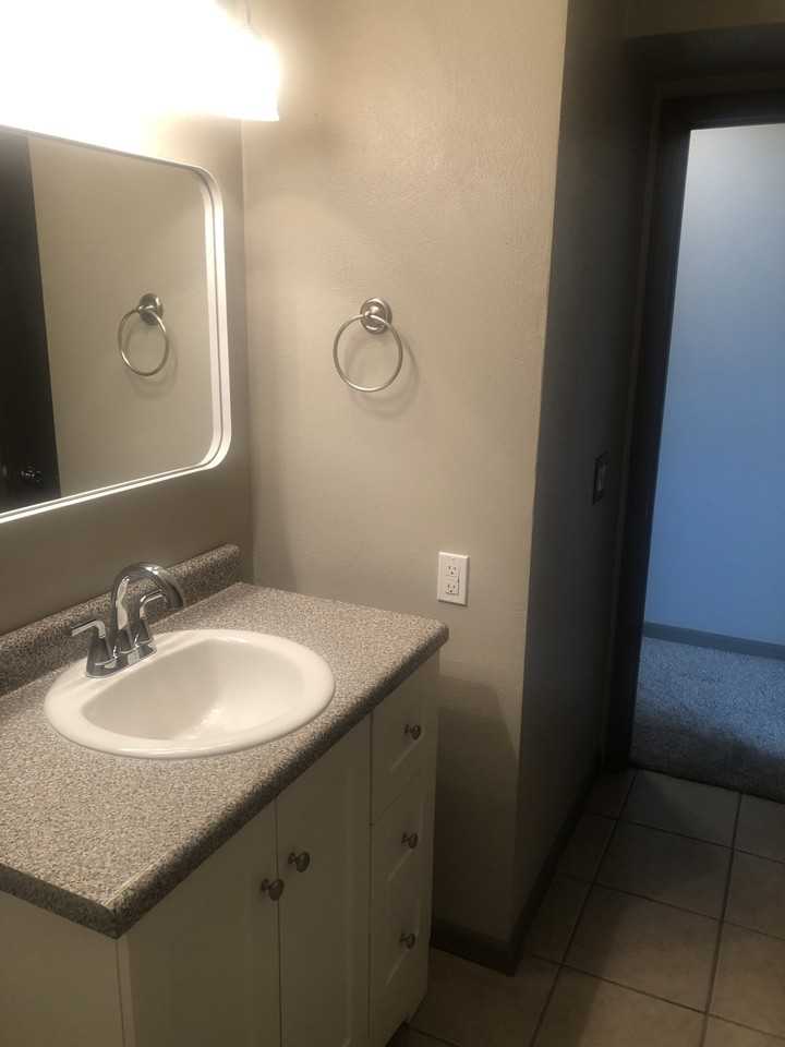 205 East Dunklin Street - Photo 4 of 8