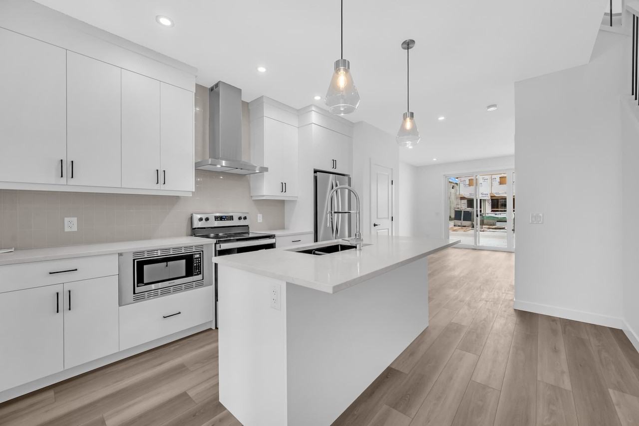 21234 Sheriff King Street Southwest - Photo 4 of 23