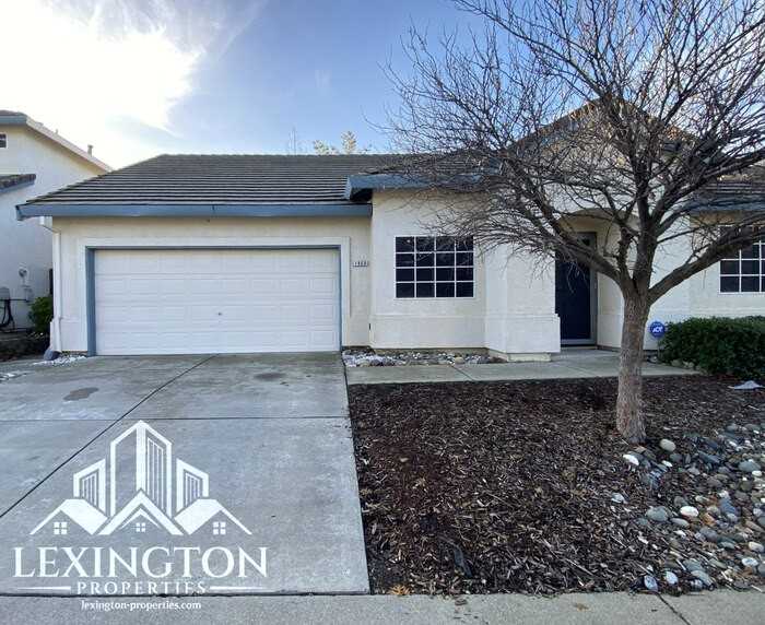 1860 Nighthawk Cir - Photo 2 of 32