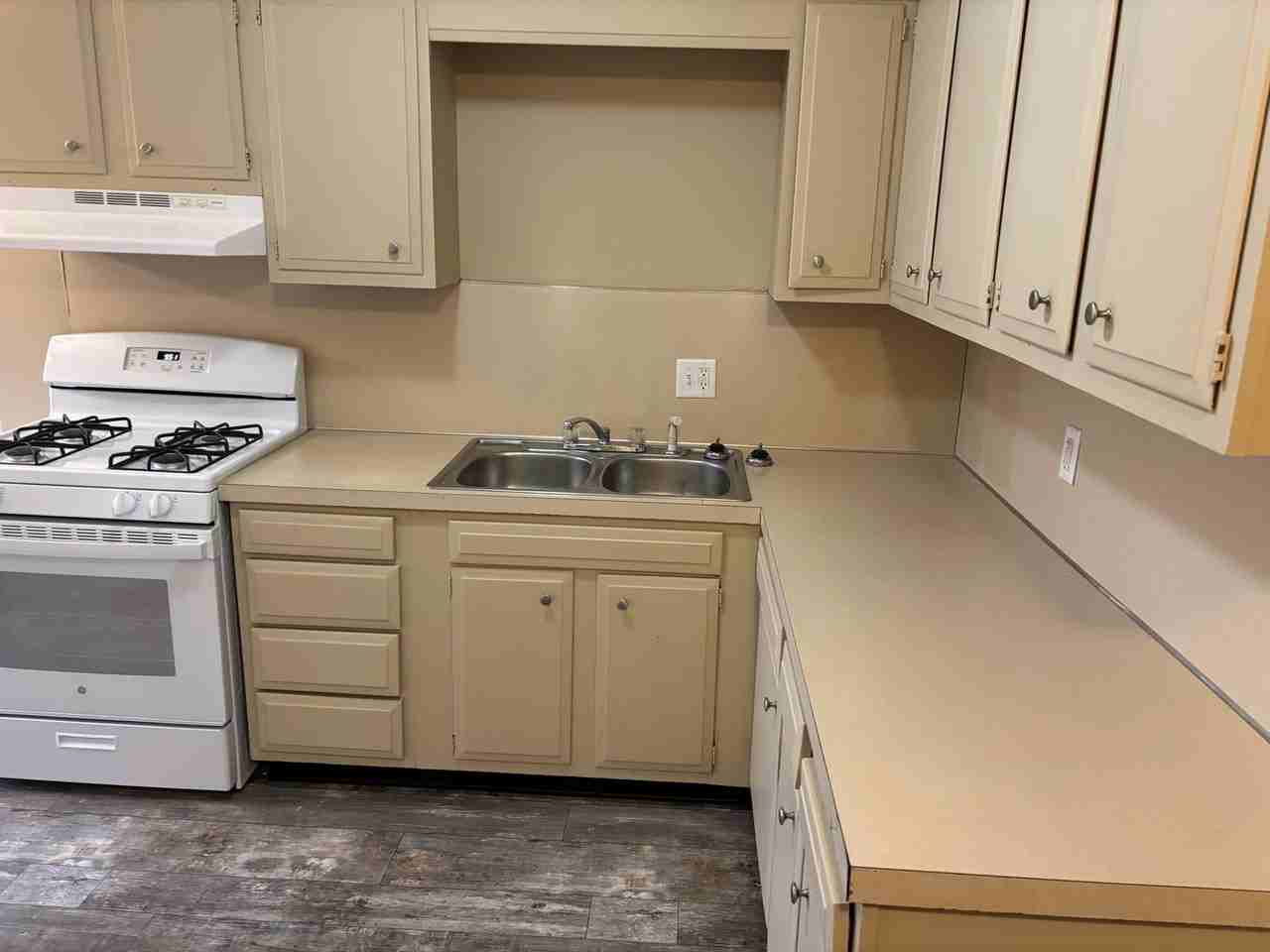 5851 Ridgebrook Ave Se - Photo 2 of 12