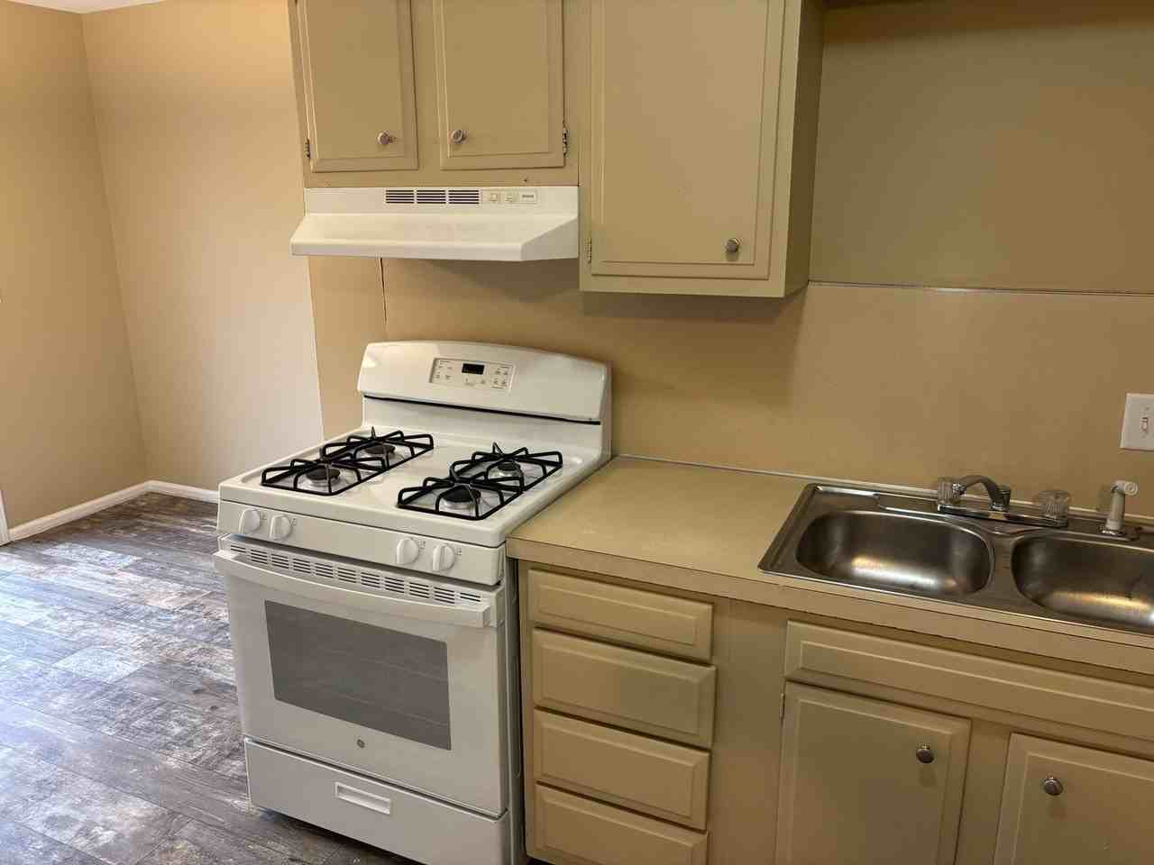 5851 Ridgebrook Ave Se - Photo 3 of 12