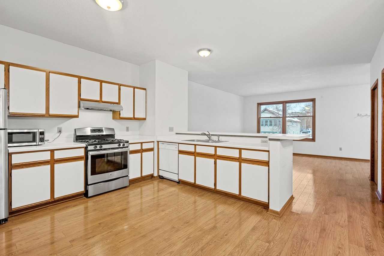 708 19th Ave S - Photo 2 of 32