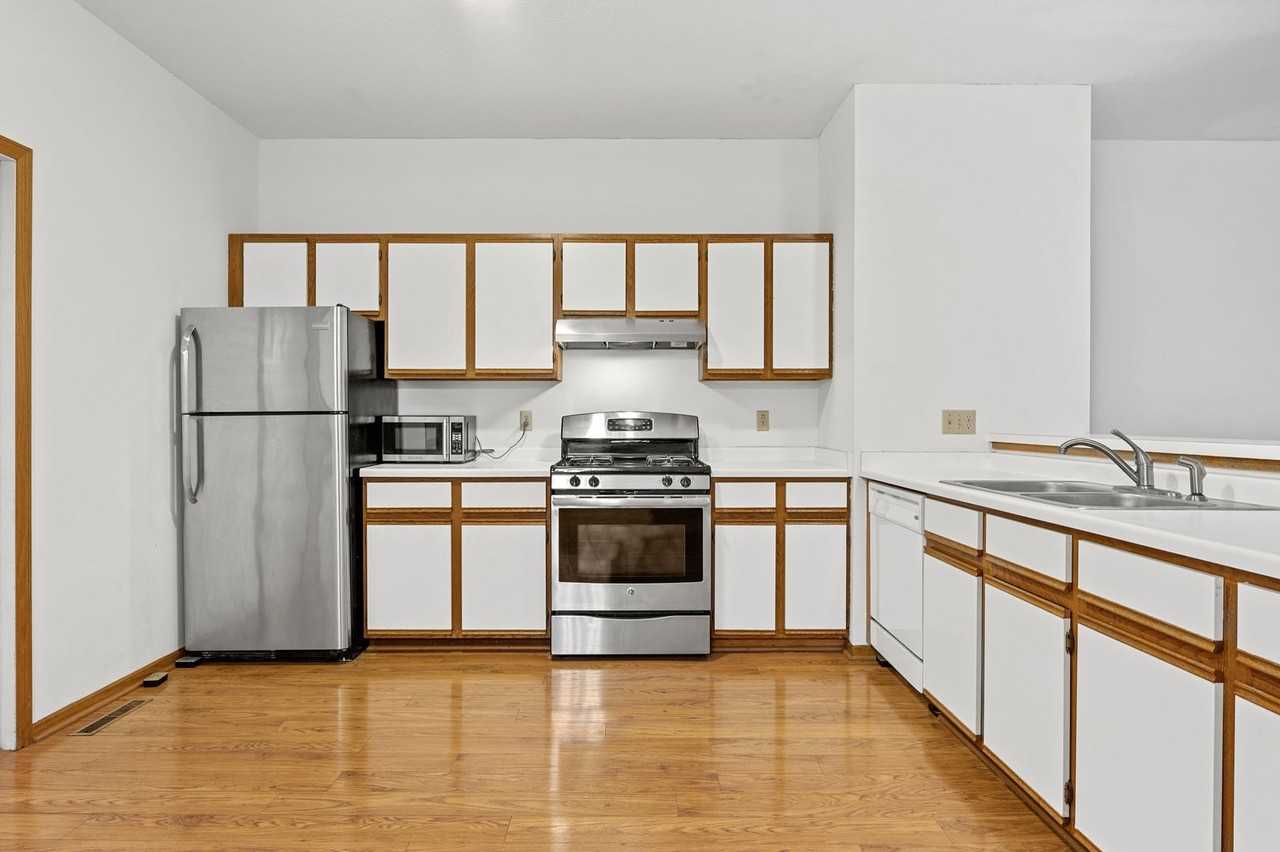 708 19th Ave S - Photo 3 of 32