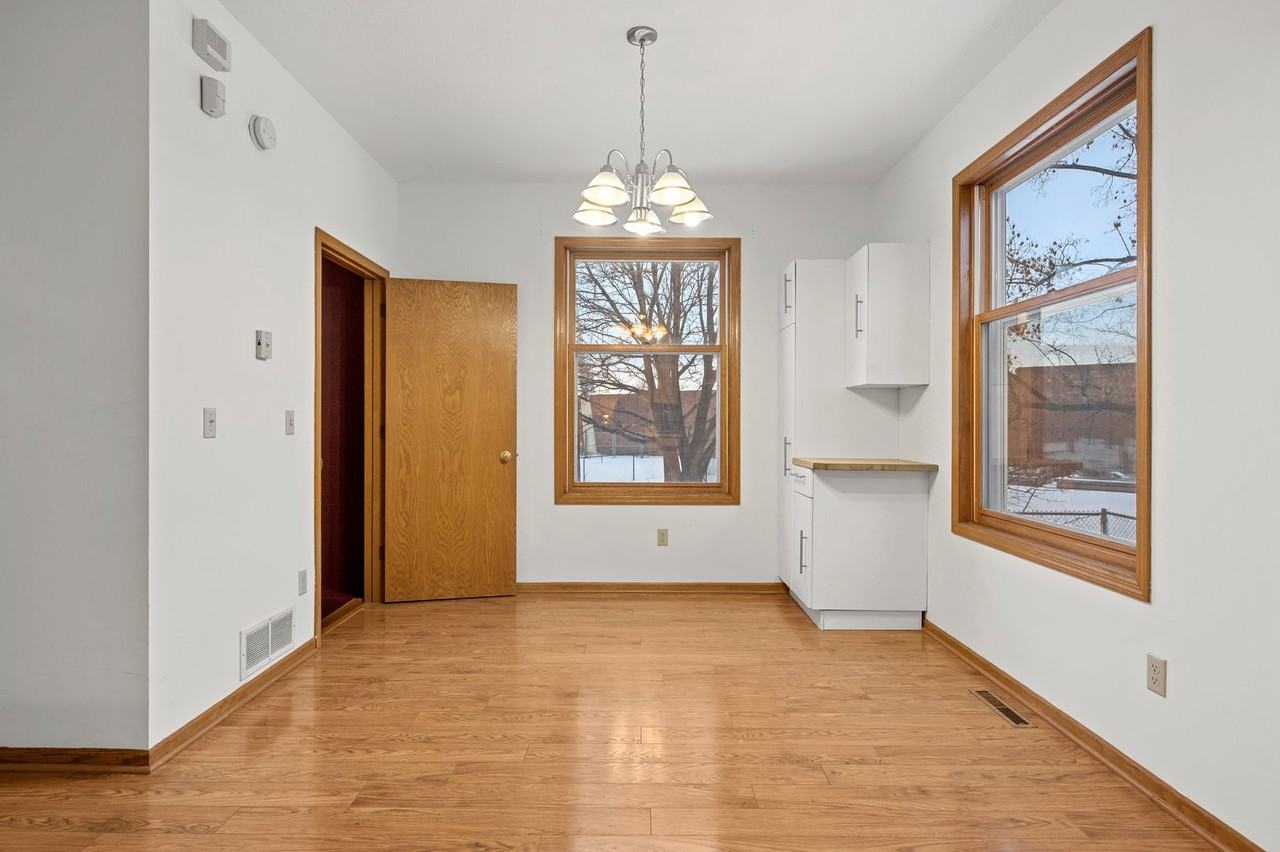 708 19th Ave S - Photo 7 of 32