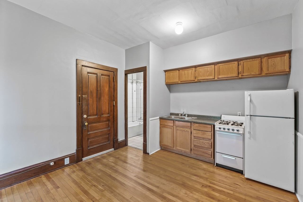 2735 Humboldt Ave S - Photo 2 of 21
