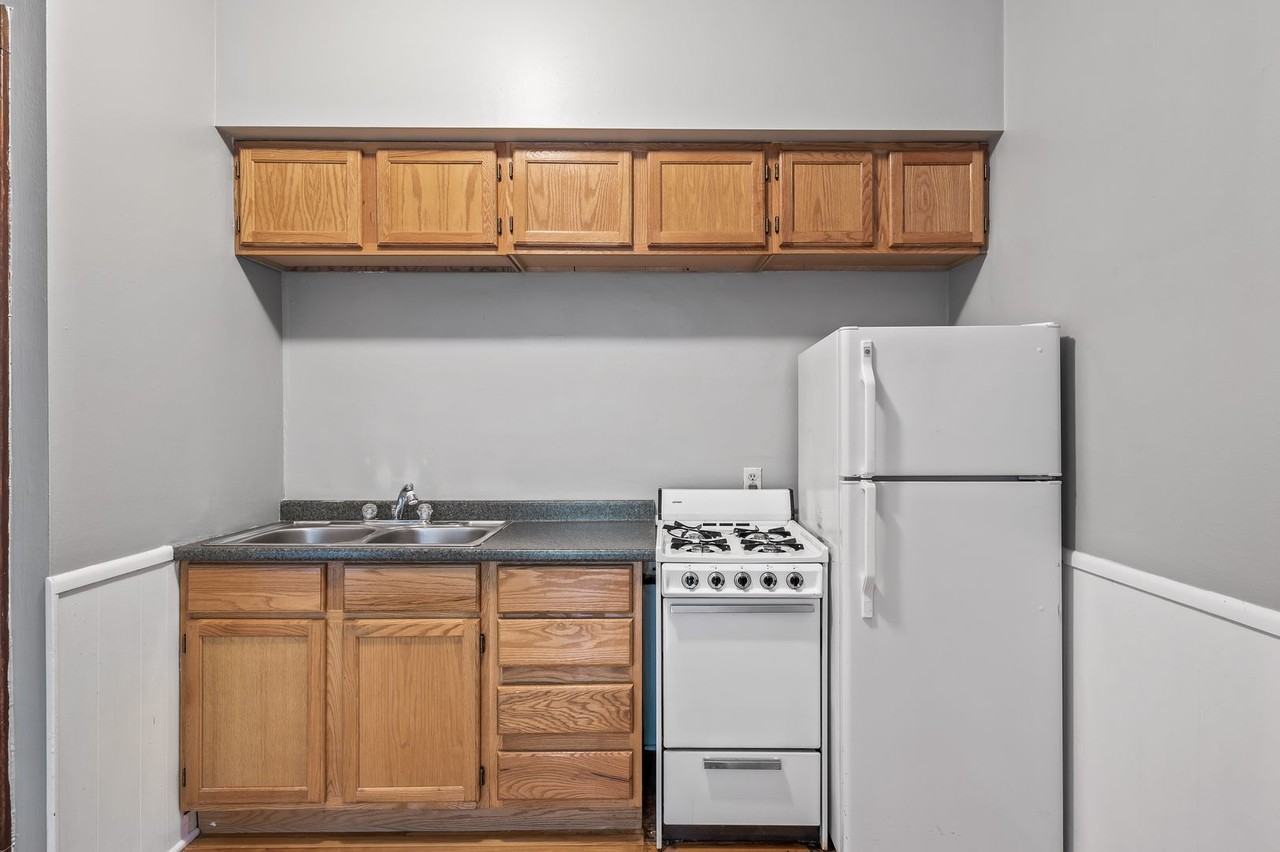2735 Humboldt Ave S - Photo 3 of 21