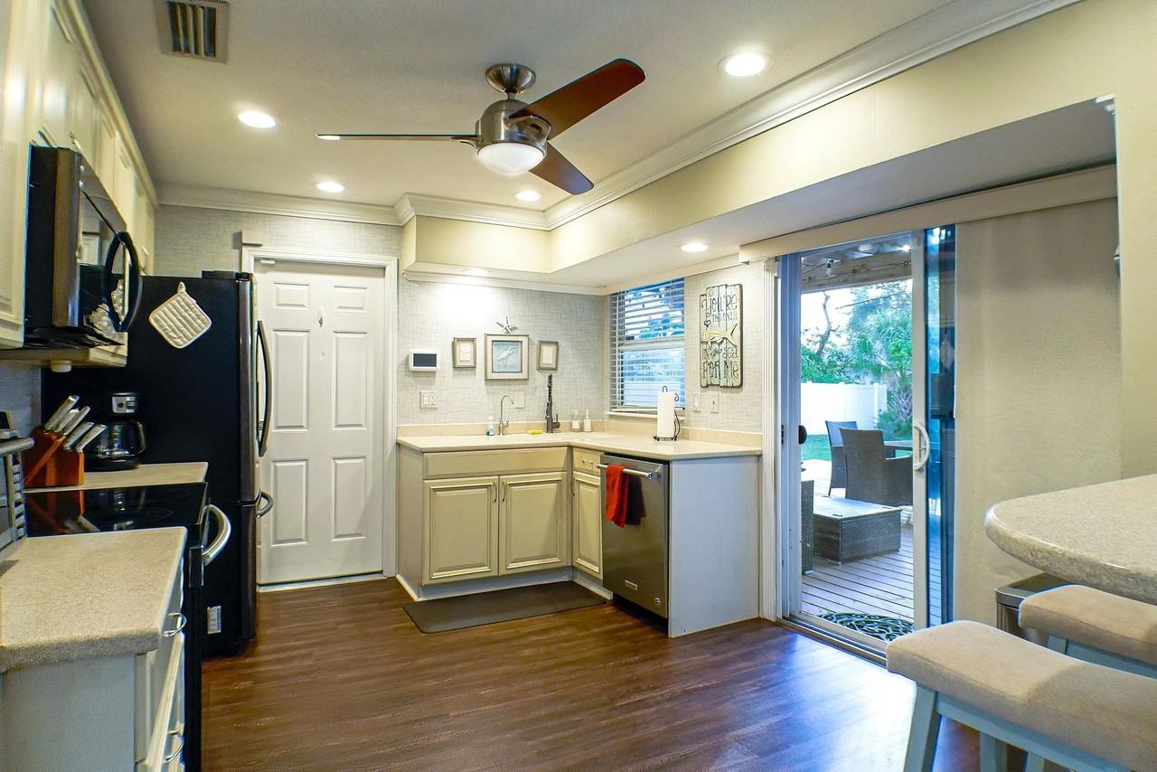 7189 Vassar Dr - Photo 2 of 18