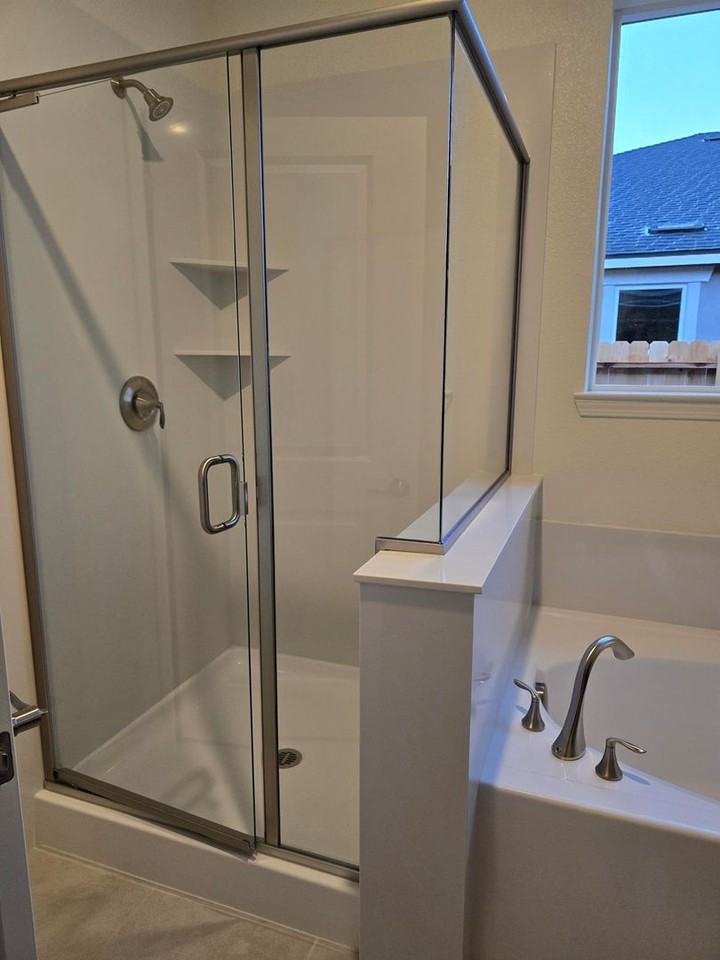 1206 Lovelock St - Photo 5 of 8