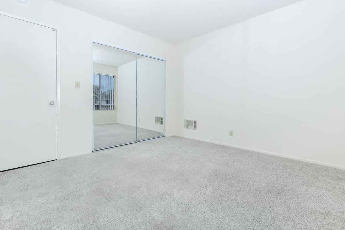 3553 Emerald St - Photo 6 of 18