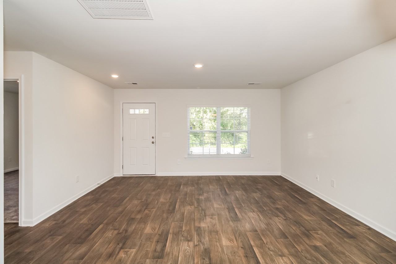 1219 Lakeshore Dr - Photo 3 of 21