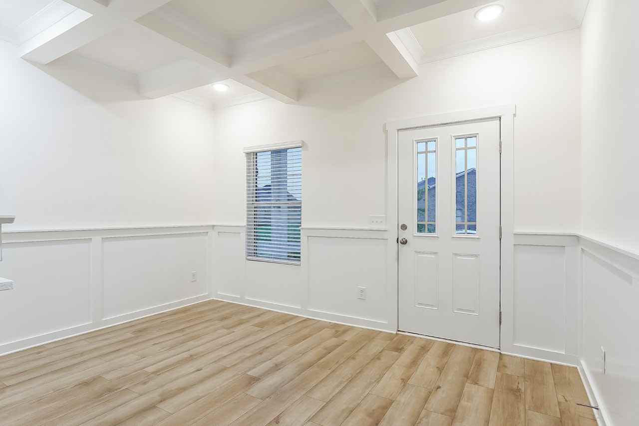 5516 Bridle Way - Photo 6 of 17