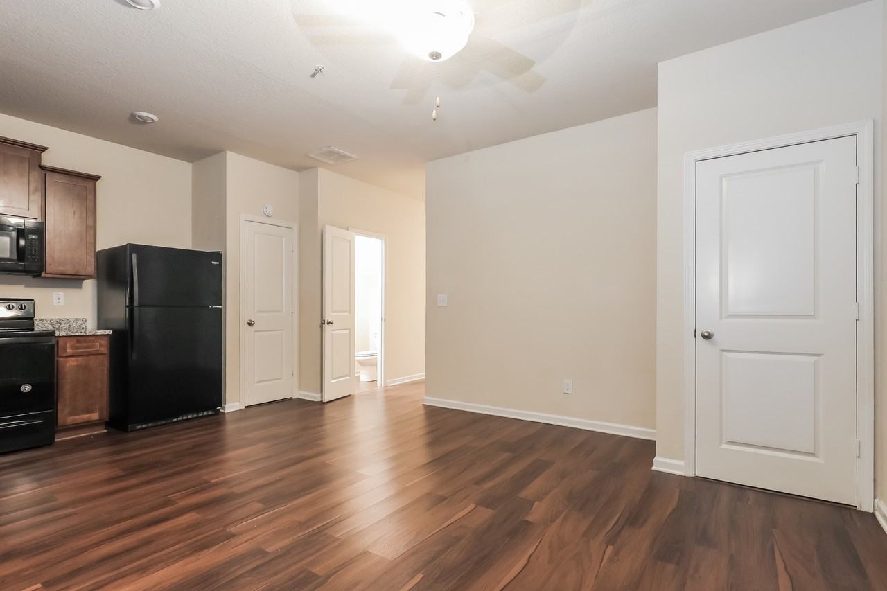 308 308 Highwood Ln - Photo 3 of 17