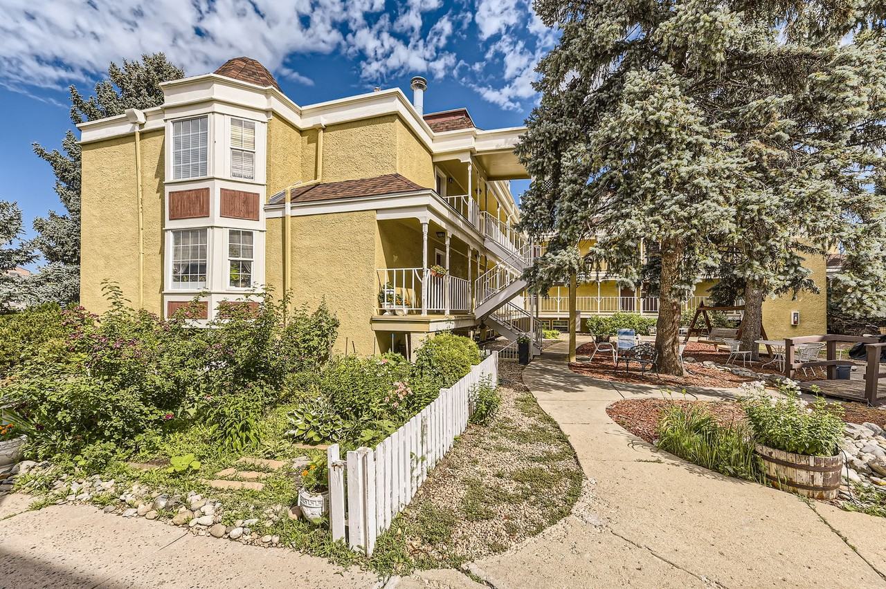 19636 Victorian Dr #B - Photo 2 of 11