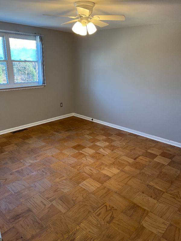 972 Regina Dr - Photo 2 of 9